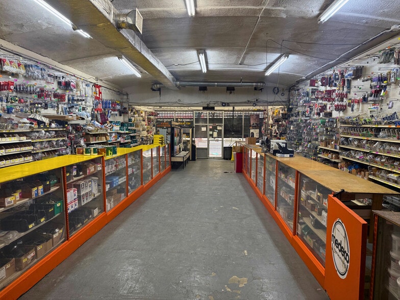 More Photos Of 828 E 160th St, Bronx Warehouse For Lease