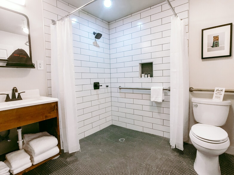 More Photos Of 14818 US-290 E, Stonewall Hotel For Sale