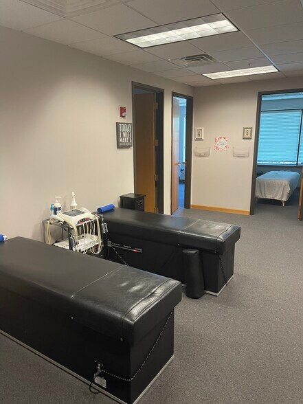 More Photos Of 301 S County Farm Rd, Wheaton Medical For Lease