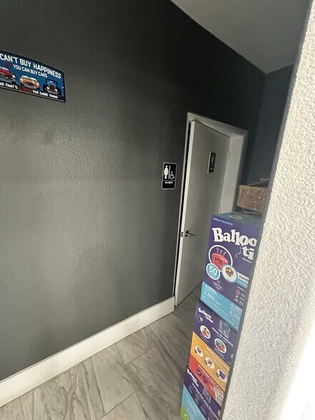 More Photos Of 4023-4033 N 19th Ave, Phoenix Storefront Retail Office For Sale