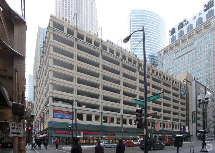Primary Photo Of 201 W Madison St, Chicago Parking Garage For Lease