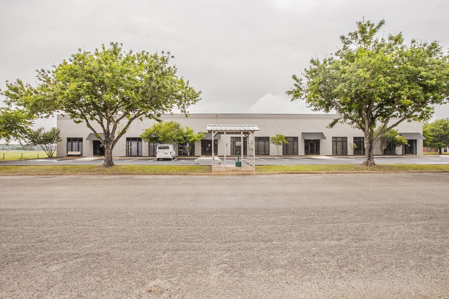 Primary Photo Of 150 Settlement Dr, Bastrop Medical For Lease