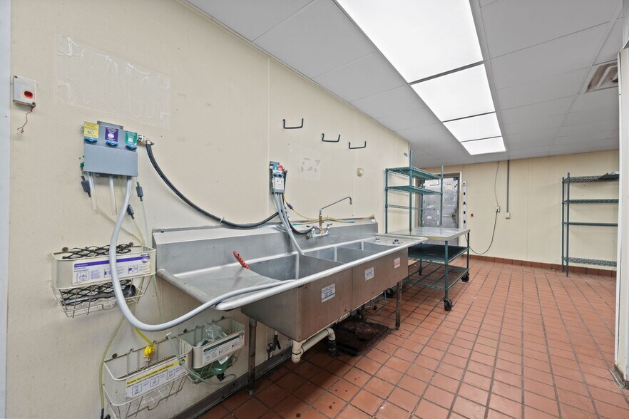 More Photos Of 1301 Gum Branch Rd, Jacksonville Restaurant For Sale