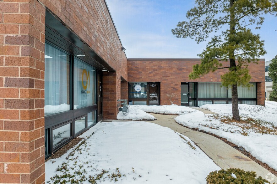 More Photos Of 939 N Plum Grove Rd, Schaumburg Medical For Lease