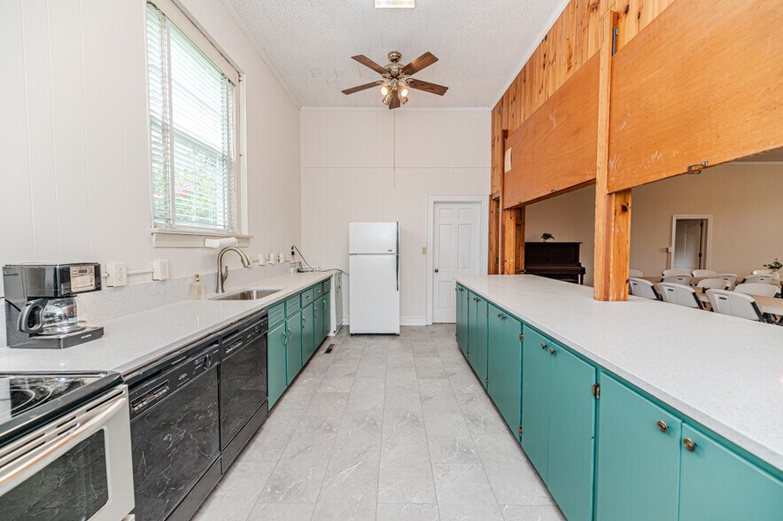 More Photos Of 211 Main st, Broadway Religious Facility For Sale