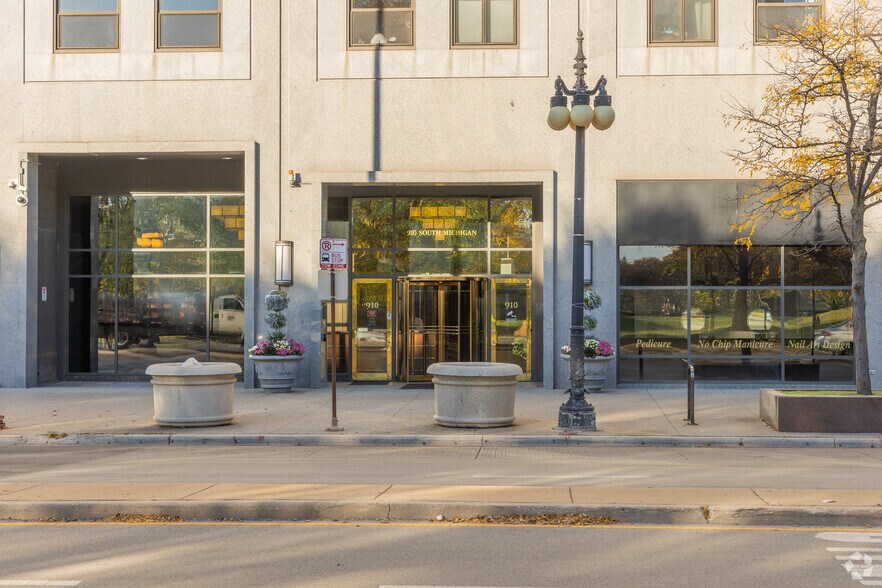 More Photos Of 900-910 S Michigan Ave, Chicago Apartments For Lease