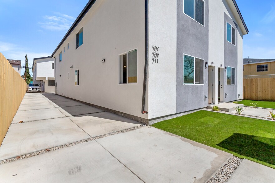 More Photos Of 707 W 80th St, Los Angeles Apartments For Sale