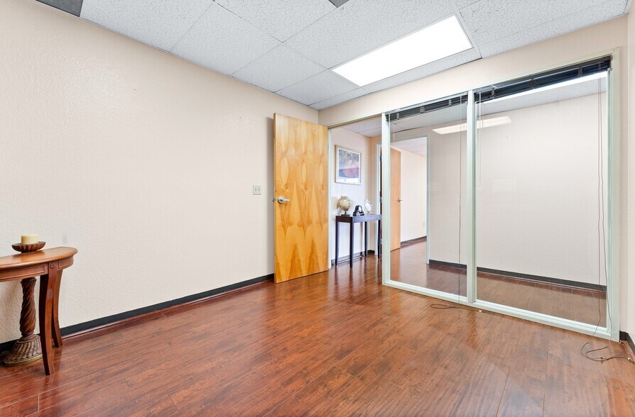 More Photos Of 2107 N Broadway, Santa Ana Loft Creative Space For Sale