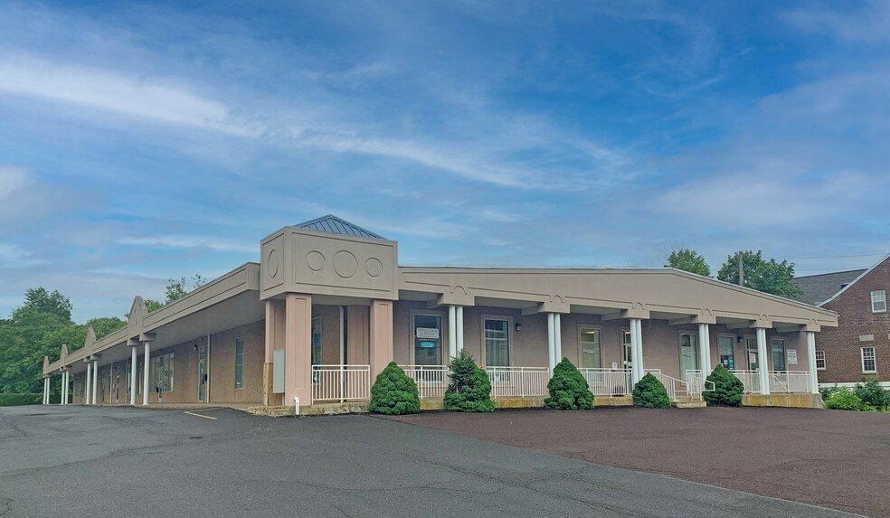 Primary Photo Of 25 N Main St, Coopersburg Medical For Lease