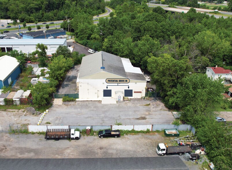 More Photos Of 1310-1320 Franklin Ave, Essex Service For Sale