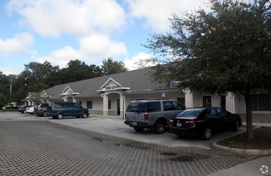 More Photos Of 421-437 Lithia Pinecrest Rd, Brandon Medical For Lease