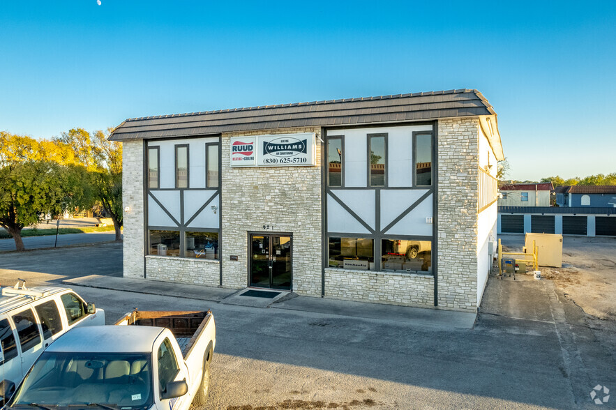 Primary Photo Of 921 S Interstate 35, New Braunfels Office For Lease