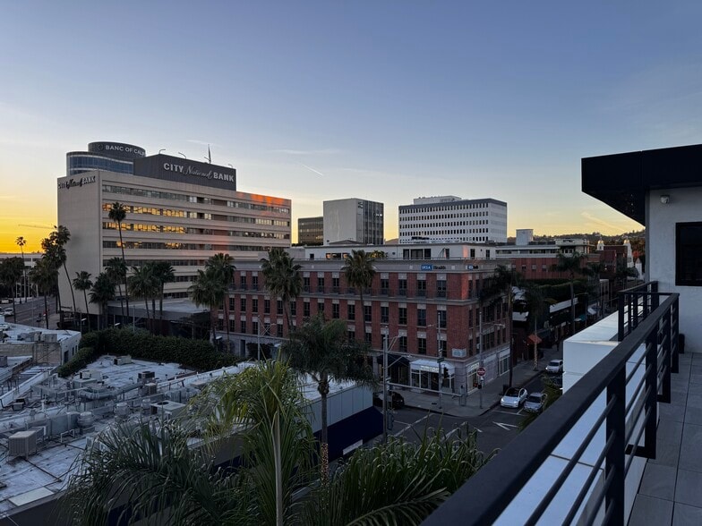 More Photos Of 9632-9648 Brighton Way, Beverly Hills Restaurant For Lease