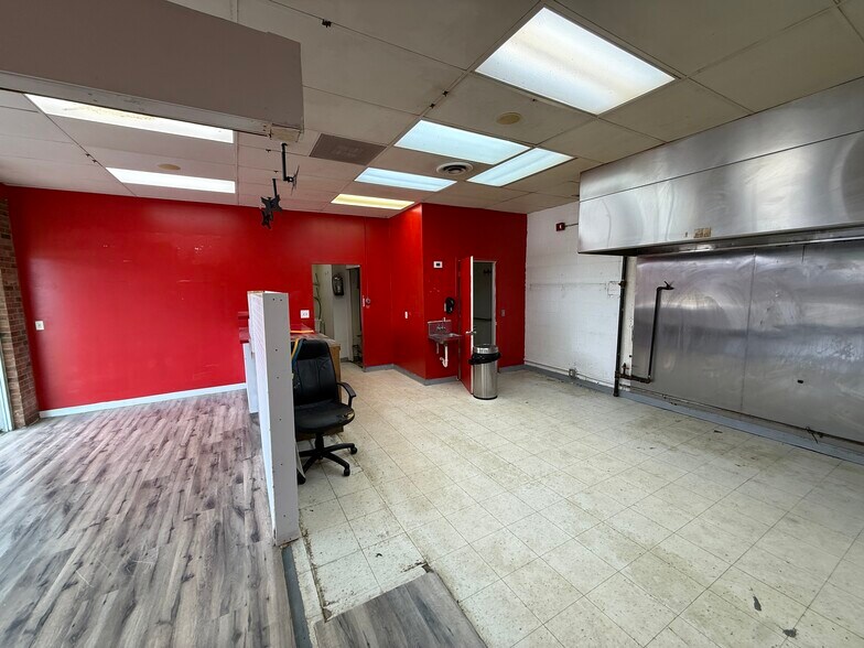 More Photos Of 31779-31799 Middlebelt Rd, Farmington Hills Restaurant For Lease