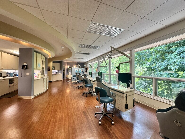 More Photos Of 126 Herrick Park Dr, Tecumseh Medical For Sale