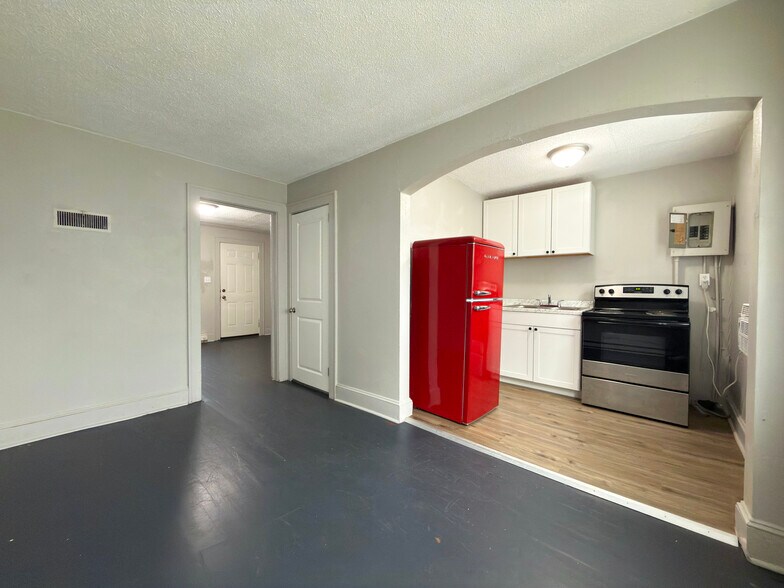 More Photos Of 1007 S Main St, Mount Airy Apartments For Sale