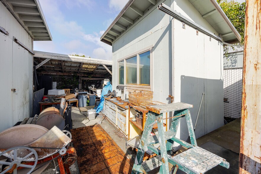 More Photos Of 207 Harvard Ave, Half Moon Bay Warehouse For Sale