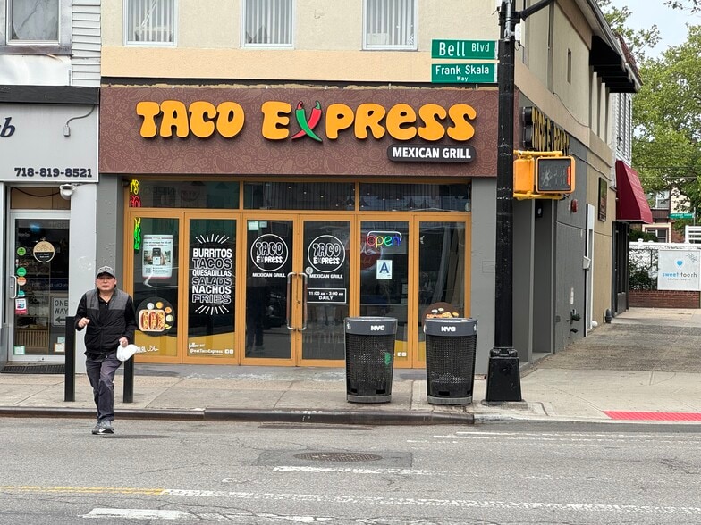 Primary Photo Of 3935 Bell Blvd, Bayside Restaurant For Lease