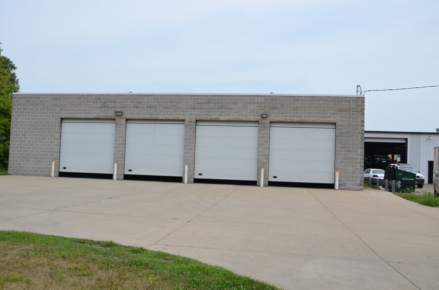 More Photos Of 2014-2016 E Ovid Ave, Des Moines Distribution For Sale