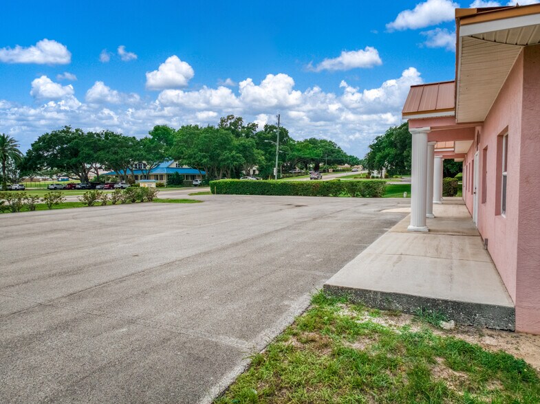 More Photos Of 401 W Interlake Blvd, Lake Placid Office For Sale