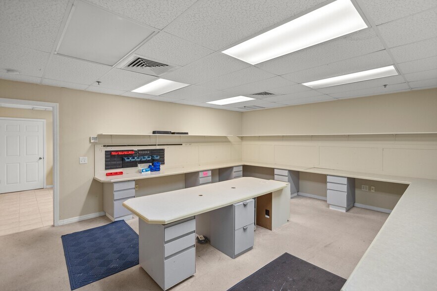 More Photos Of 1211 SW 17th St, Ocala Freestanding For Lease