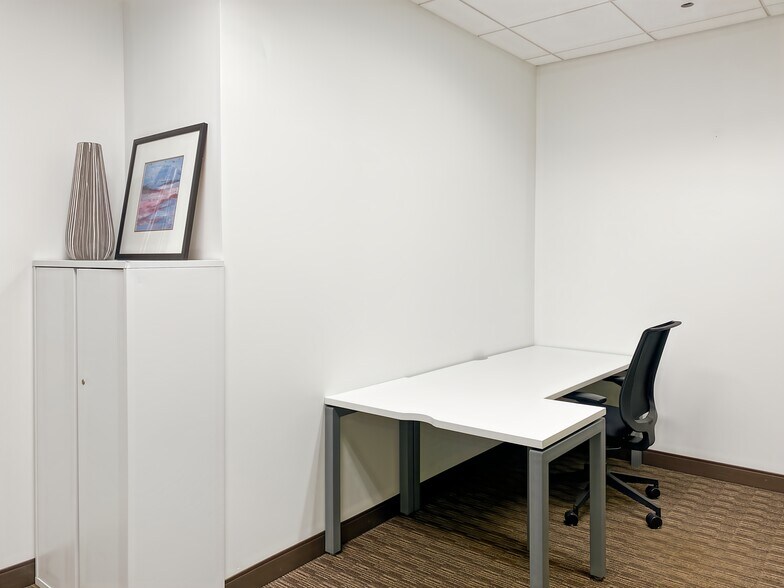 More Photos Of 2700 Patriot Blvd, Glenview Coworking Space