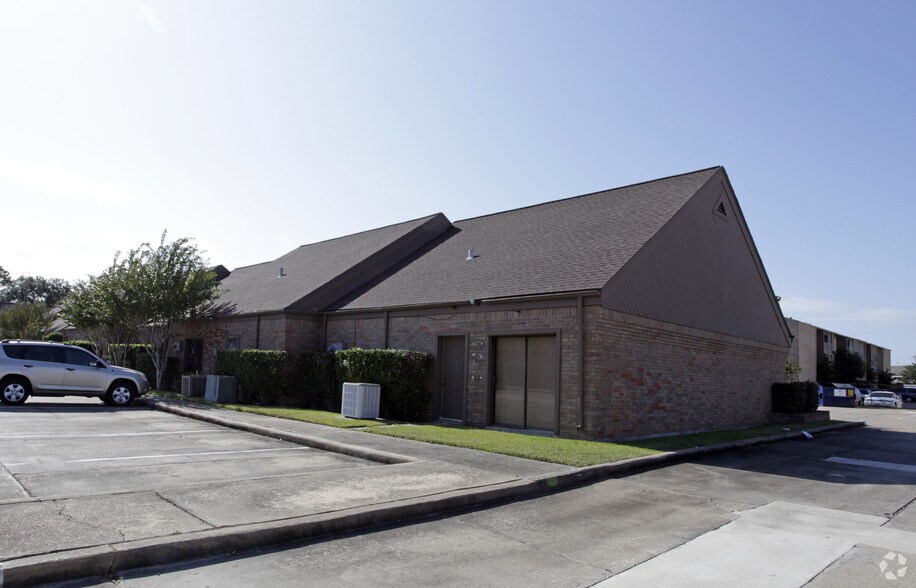 More Photos Of 6910 Bellaire Blvd, Houston Office For Sale
