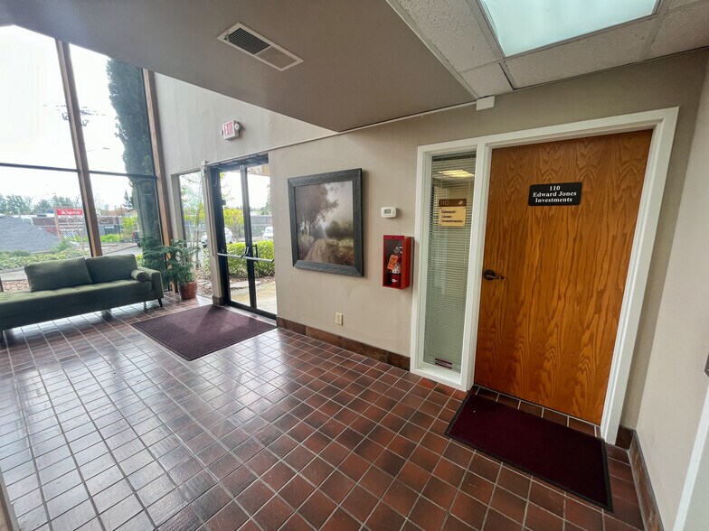 More Photos Of 525 Glen Creek Rd NW, Salem Office For Sale