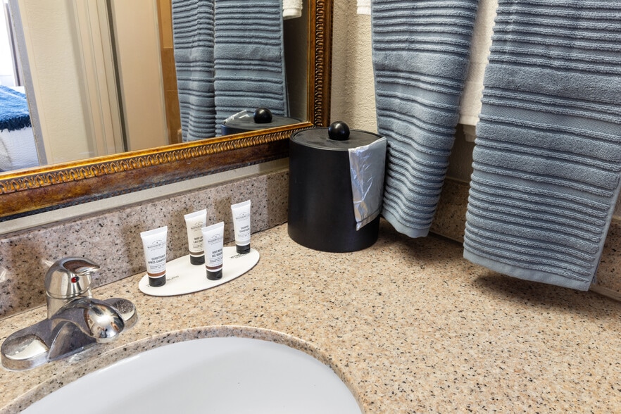 More Photos Of 1400 W Tunnel Blvd, Houma Hotel For Sale