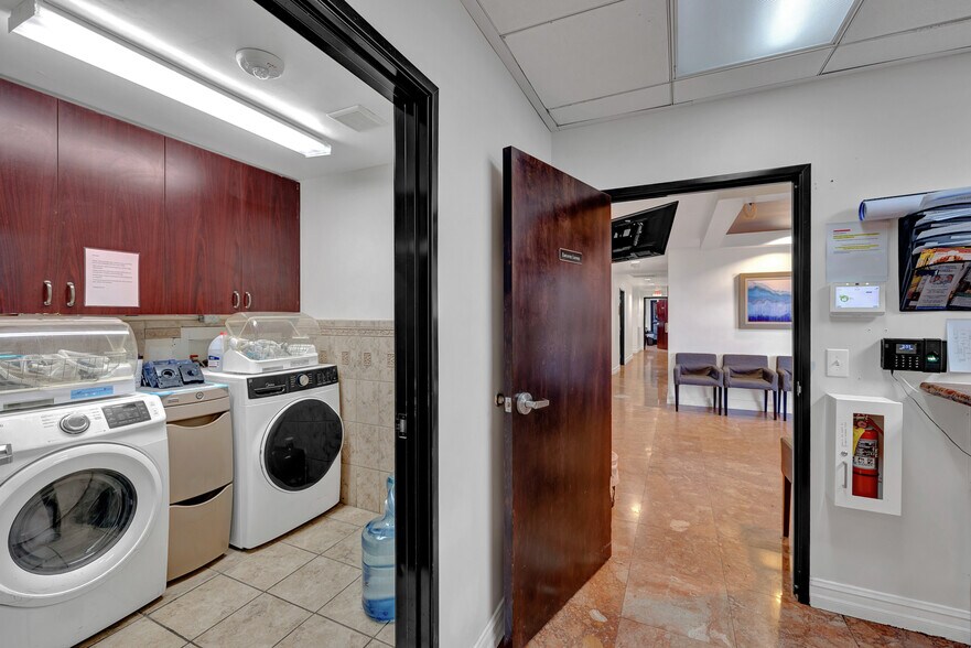 More Photos Of 5701 W Charleston Blvd, Las Vegas Medical For Sale