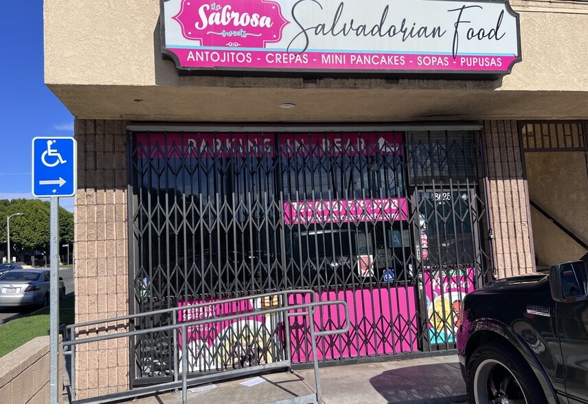 More Photos Of 18625 Sherman Way, Reseda Office For Lease