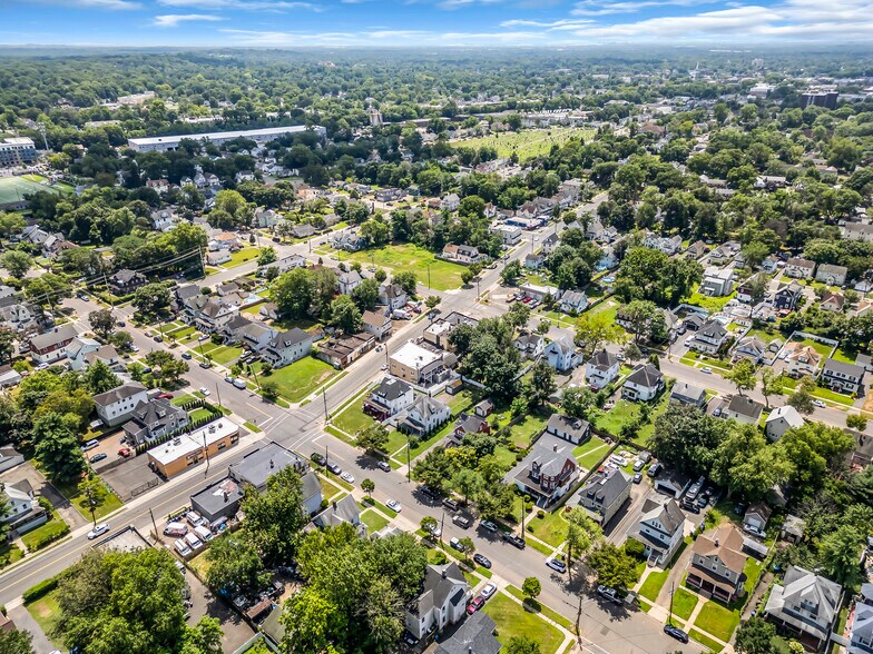 More Photos Of 1011 E 2nd St, Plainfield Storefront For Sale