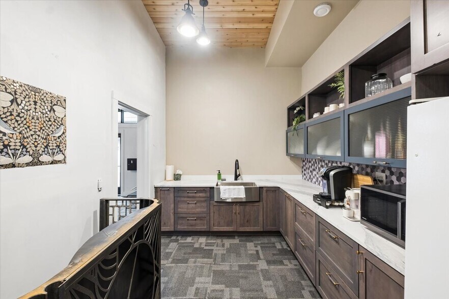 More Photos Of 20 2nd Ave E, Kalispell Office For Sale