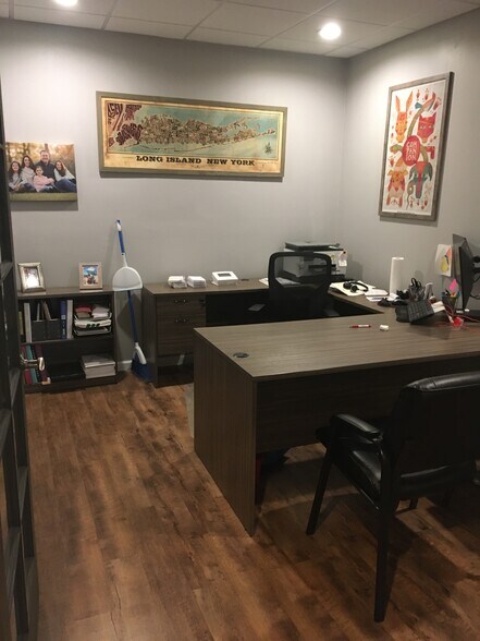 More Photos Of 140 E Main St, Huntington Storefront Retail Office For Lease