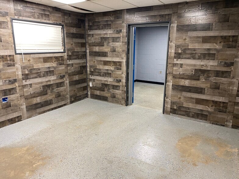 More Photos Of 1501 S John Zink Ave, Skiatook Manufacturing For Lease