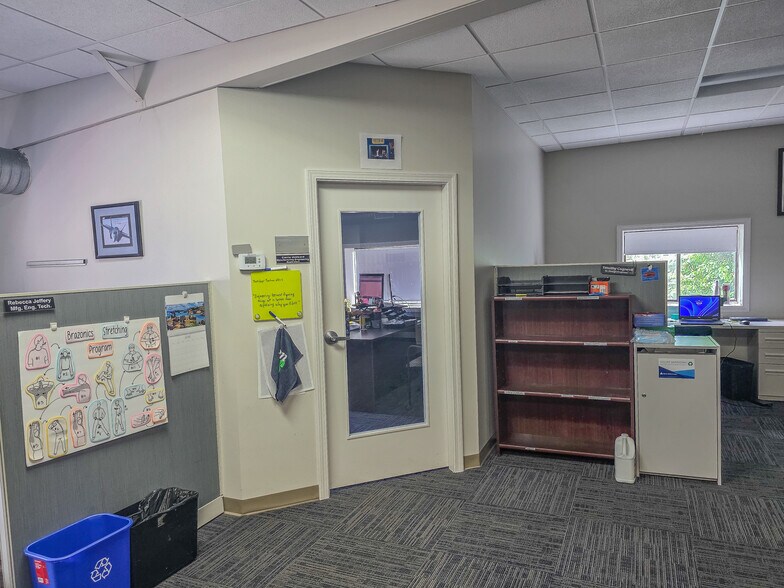 More Photos Of 86 Tide Mill Rd, Hampton Warehouse For Lease