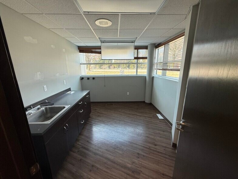 More Photos Of 601 Michigan Ave, Holland Office For Sale