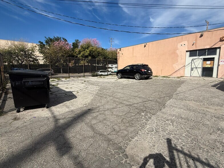 More Photos Of 13227 San Fernando Rd, Rancho Cascades Warehouse For Lease