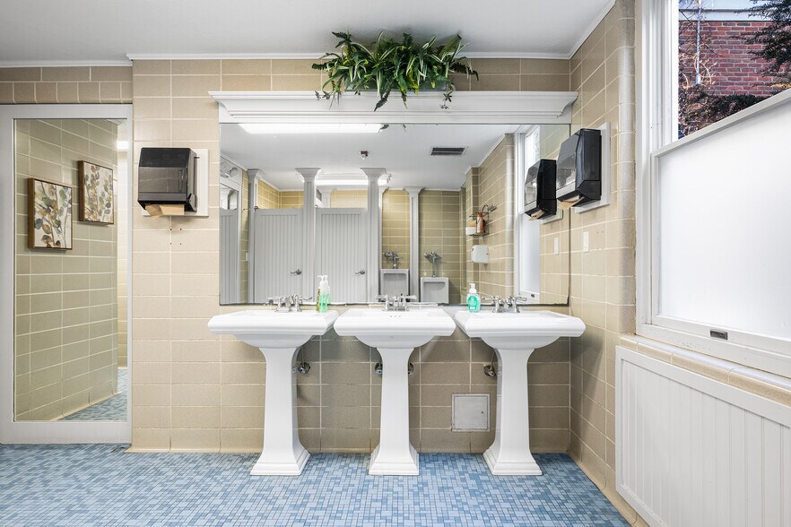 More Photos Of 107 Wilcox Rd, Stonington Loft Creative Space For Lease