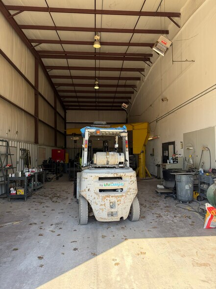 More Photos Of 4009 S Thomas Rd, Oklahoma City Warehouse For Sale