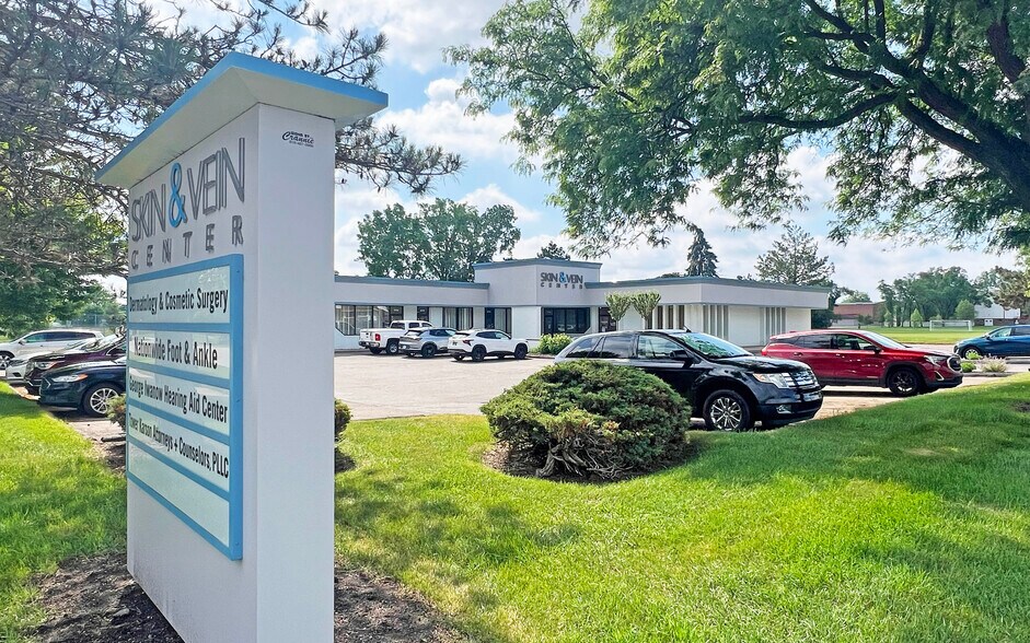 Primary Photo Of 10982-10992 Middlebelt Rd, Livonia Medical For Lease