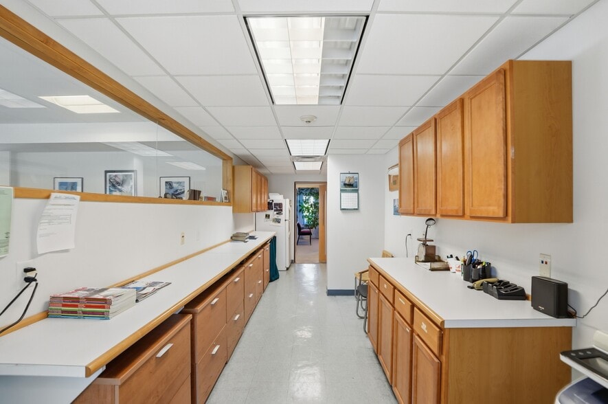More Photos Of 19 John Clarke Rd, Middletown Office For Sale