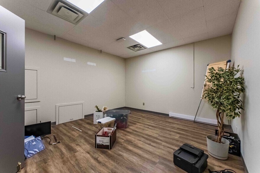 More Photos Of 500 Barrydowne Rd, Sudbury Manufacturing For Sale