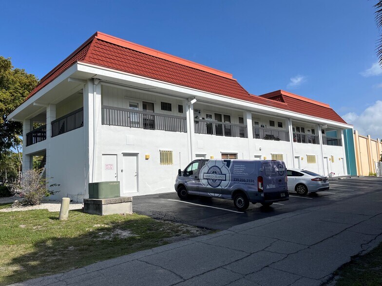More Photos Of 673-689 S Collier Blvd, Marco Island Storefront Retail Office For Lease