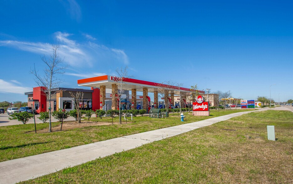 More Photos Of 1810 Pearland Pky, Pearland Service Station For Lease