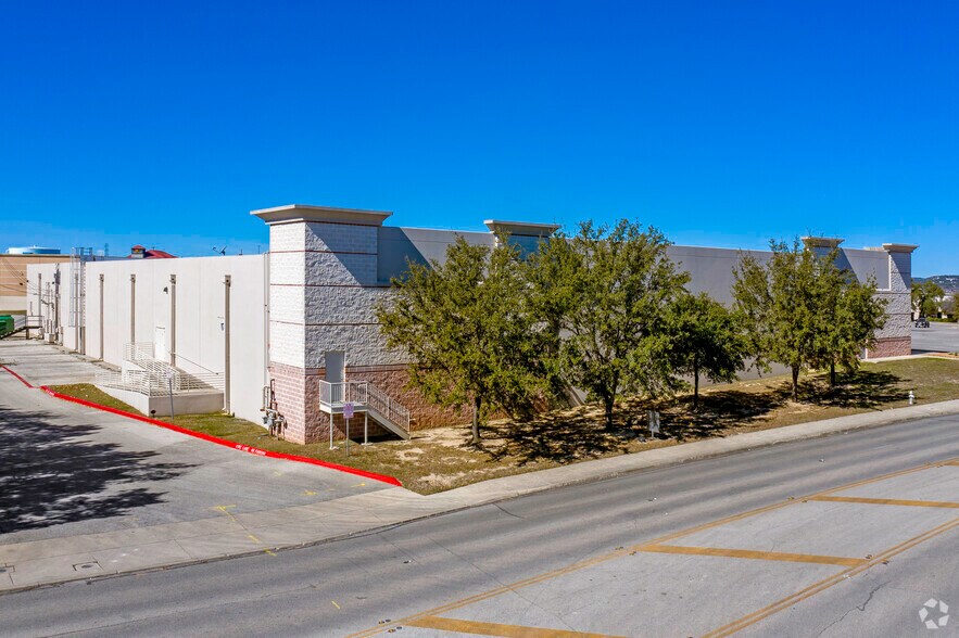 More Photos Of 11309-11323 Bandera Rd, San Antonio Unknown For Lease
