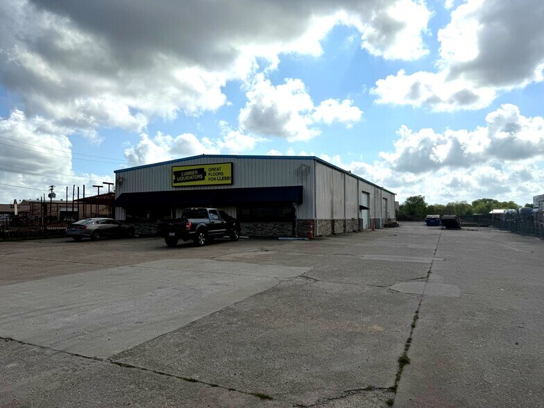 More Photos Of 2227 Gulf Fwy, League City Warehouse For Lease