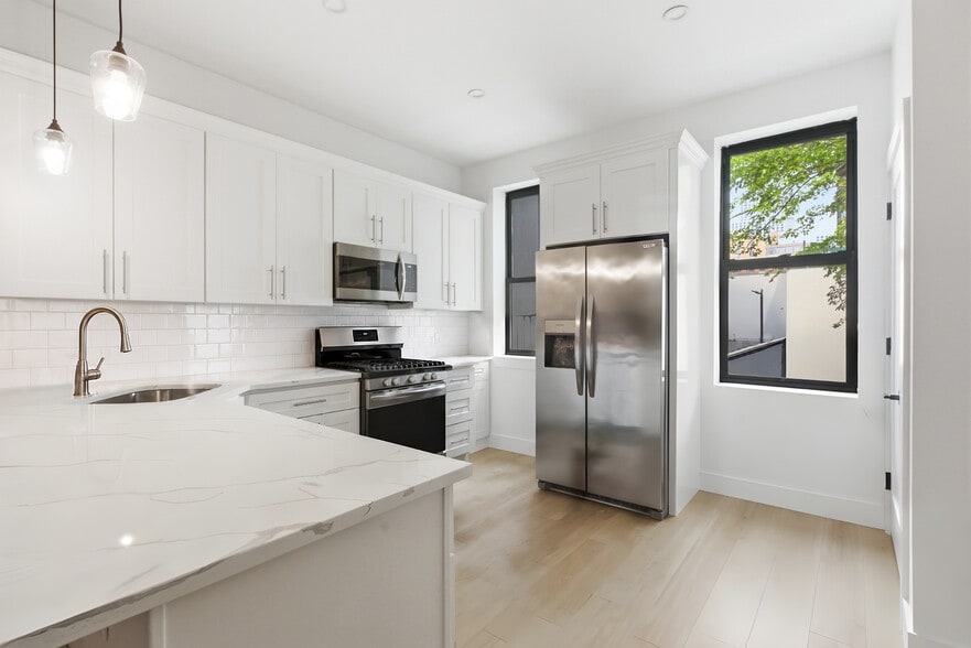 More Photos Of 29 Greenpoint Ave, Brooklyn Apartments For Sale