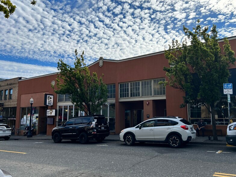 More Photos Of 107 Oak St, Hood River General Retail For Lease