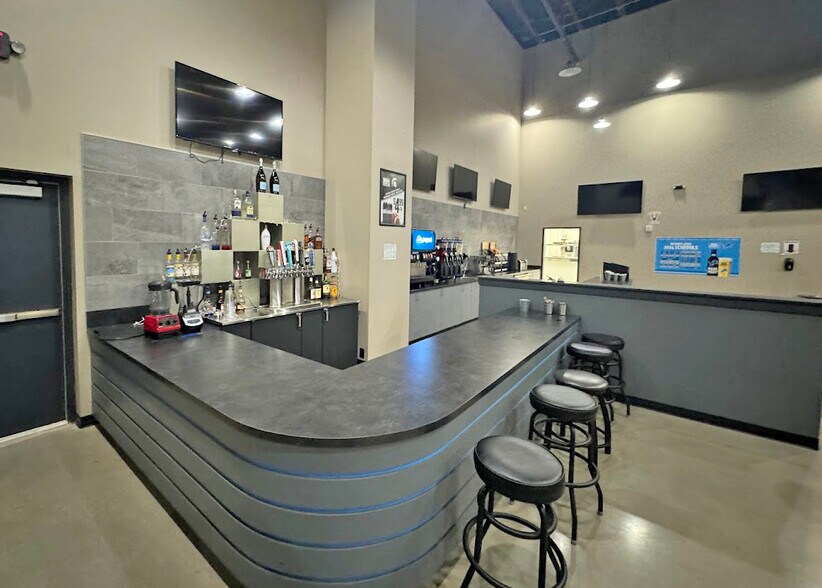 More Photos Of 43335 Michigan Ave, Canton Freestanding For Sale